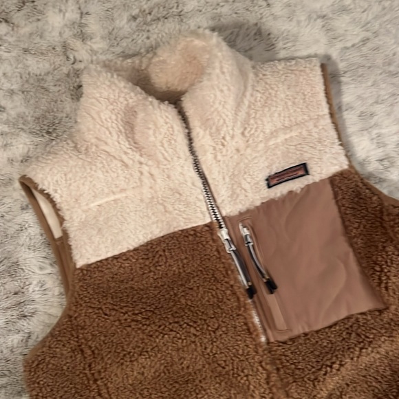 🆕Vineyard Vines- Supershep Faux Sherling Vest - Picture 3 of 8